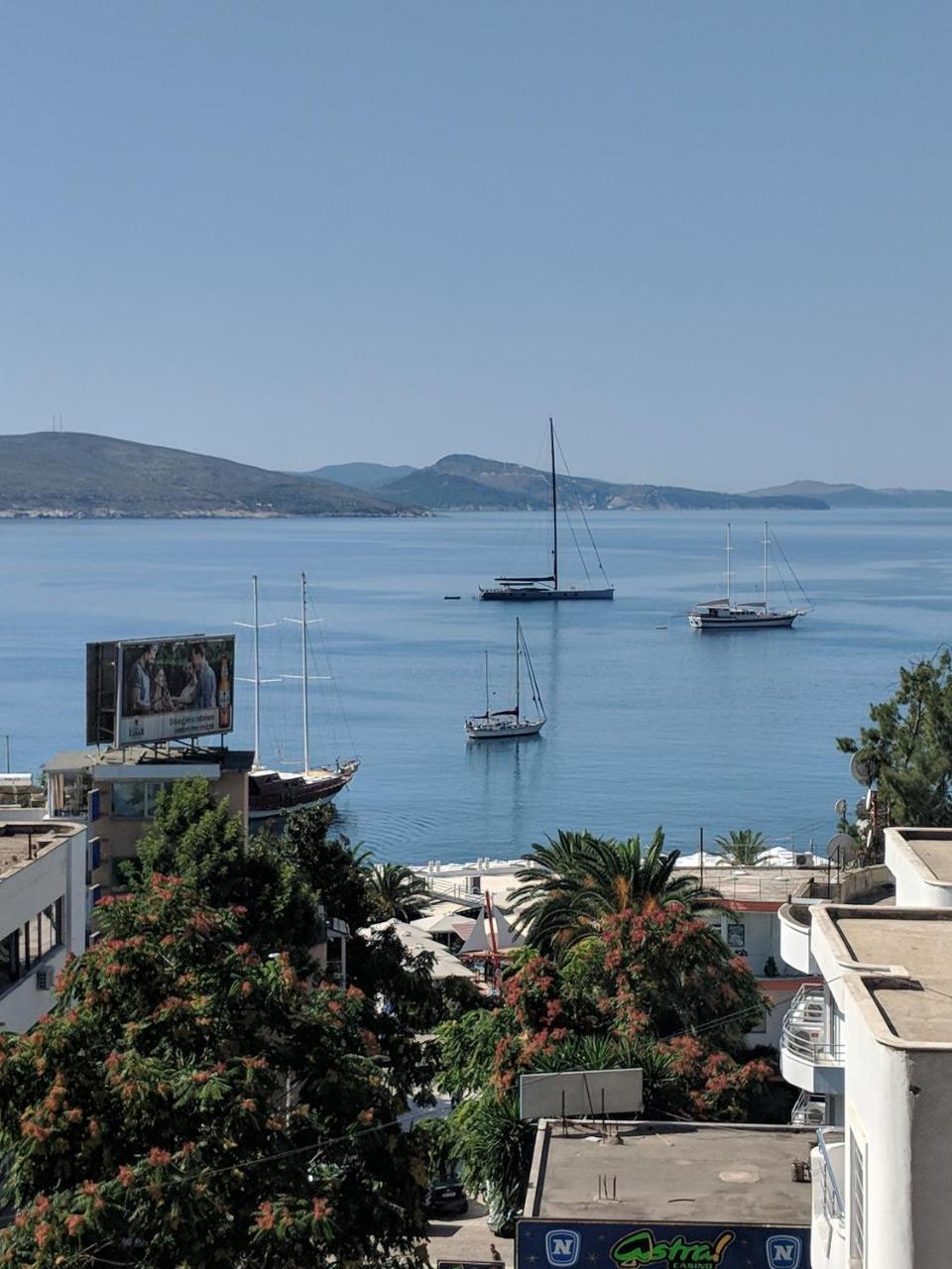 Seafront Apartment Sarandë Buitenkant foto