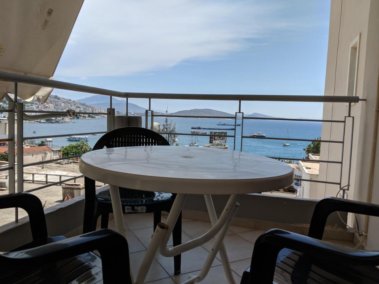 Seafront Apartment Sarandë Buitenkant foto