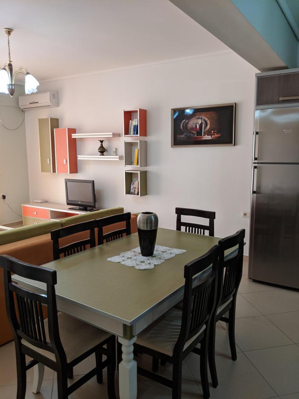 Seafront Apartment Sarandë Buitenkant foto